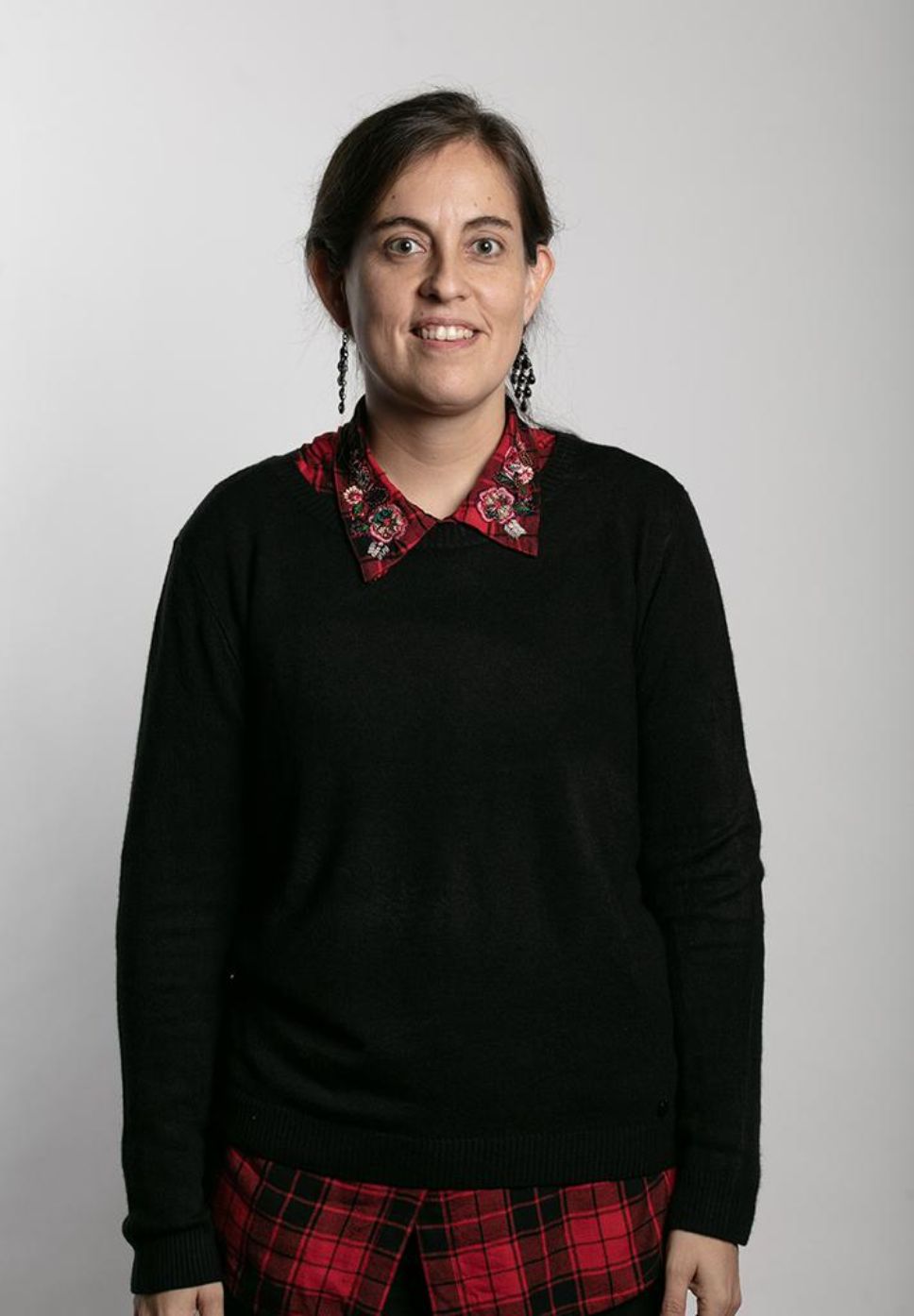"Un aspecto importante de la democracia es lograr concesiones, que se diferencia del consenso porque entiendo que no siempre estaremos de acuerdo, pero estoy dispuesta a ceder cosas para construir juntos. Eso es lo que nos falta en Chile", indica la profesora Uchile, Cecilia Dominguez.